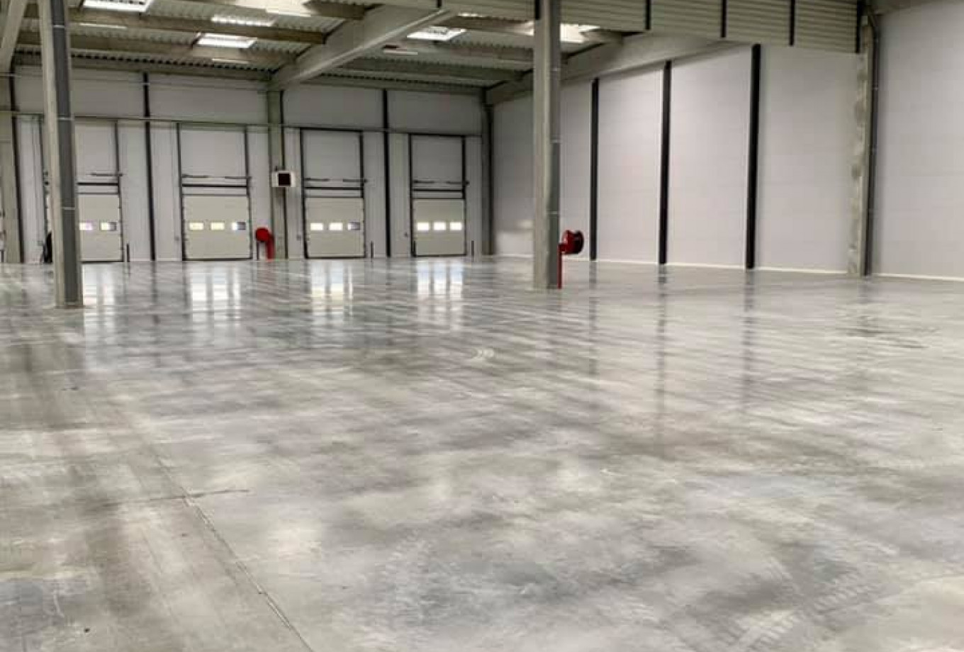Nettoyage d’un entrepôt d’environ 2800 m2 en fin de chantier à Saint-Quentin-Fallavier - 38070