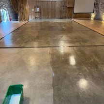 Décapage et application d’émulsion métallisante dans une salle de réception – Château de Corcelles-en-beaujolais - 69220