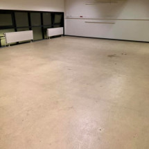 Décapage de sols en résine très encrassé dans un atelier de soudure à Villefranche-sur-Saône - 69400
