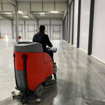 Nettoyage d’un entrepôt d’environ 2800 m2 en fin de chantier à Saint-Quentin-Fallavier - 38070