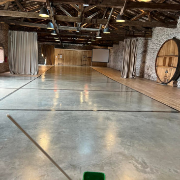 Décapage et application d’émulsion métallisante dans une salle de réception – Château de Corcelles-en-beaujolais - 69220