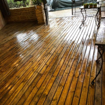 Lavage de terrasse en bois de restaurant à Charbonnières-les-Bains - 69260