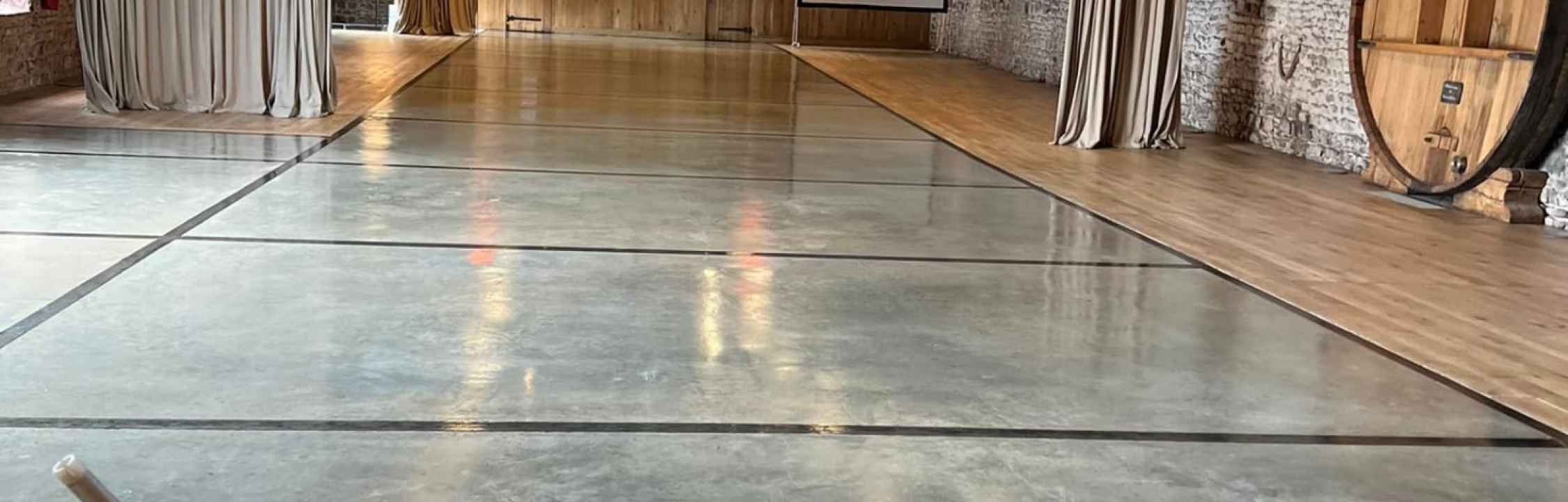Décapage et application d’émulsion métallisante dans une salle de réception – Château de Corcelles-en-beaujolais - 69220